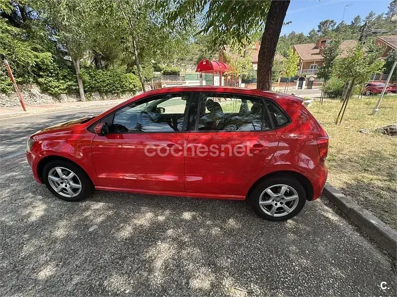 Usado VW Polo Advance 90 CV (66 kW) 2014 Rojo Berlina