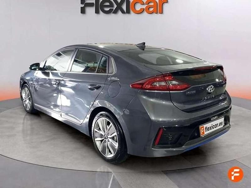 Usado Hyundai Ioniq 141 CV (103 kW) 2017 Gris Utilitario