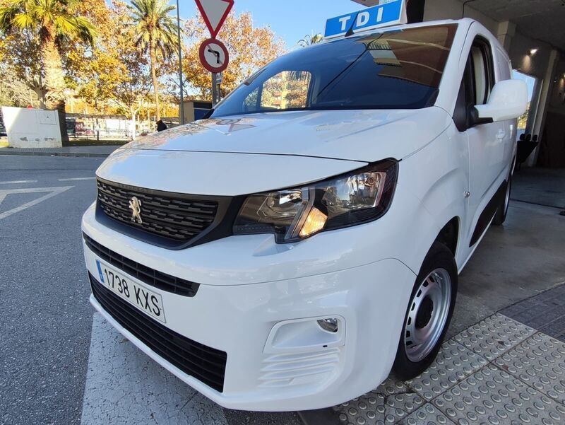 Blanco Usado 2019 Peugeot Partner Premium Van | 10.500 € (Un poco caro) - Imagen 1/4