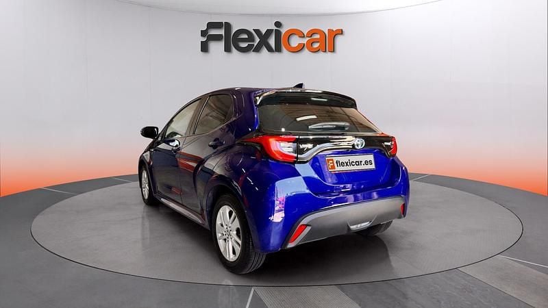 Usado Toyota Yaris Hybrid Active 116 CV (85 kW) 2021 Azul Berlina