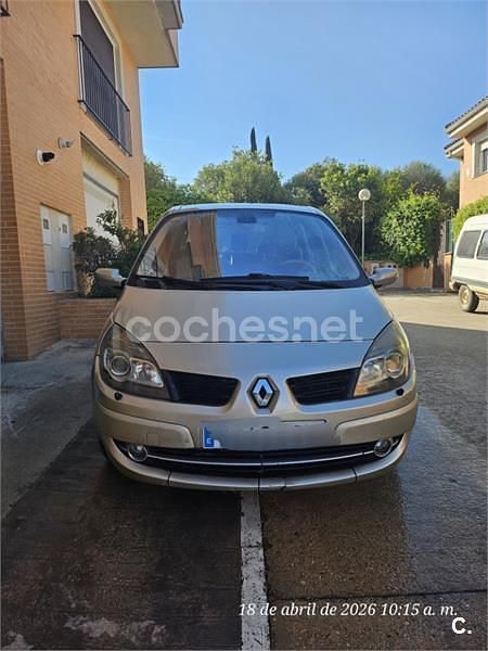 Begagnad Renault Scénic II Dynamique 130 HK (95 kW) 2007 Beige Minibuss