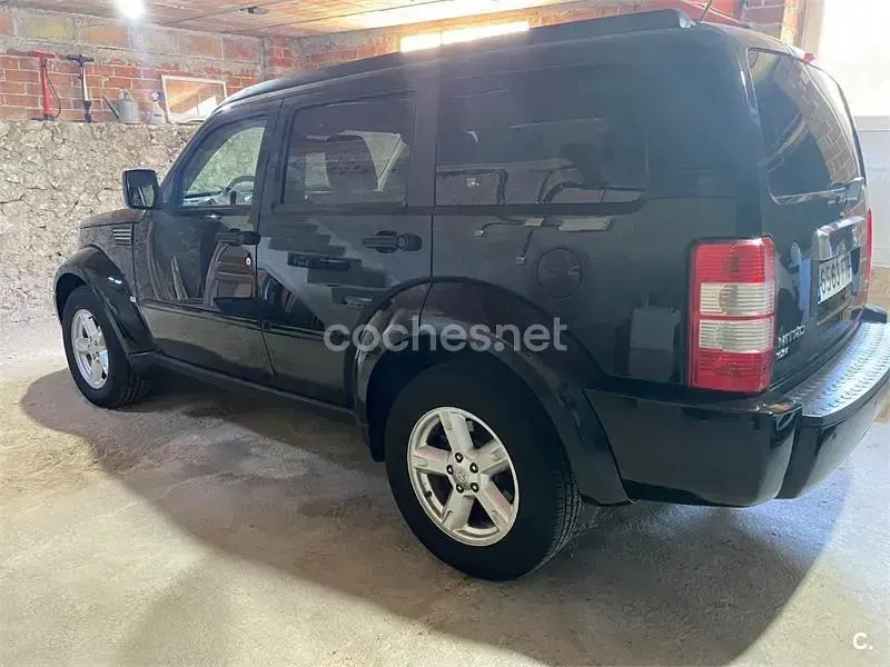 Usado Dodge Nitro SXT 177 CV (130 kW) 2007 Negro SUV