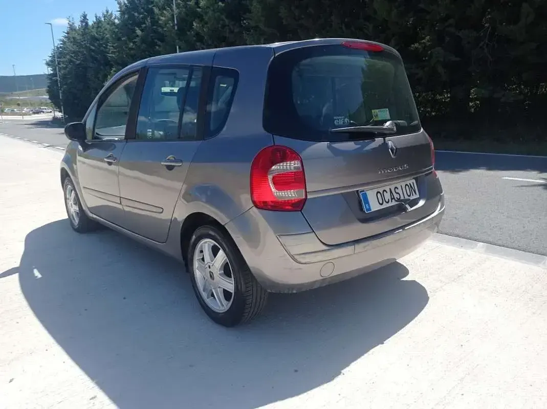 Usado Renault Modus Dynamique 106 CV (77 kW) 2010 Gris Monovolumen