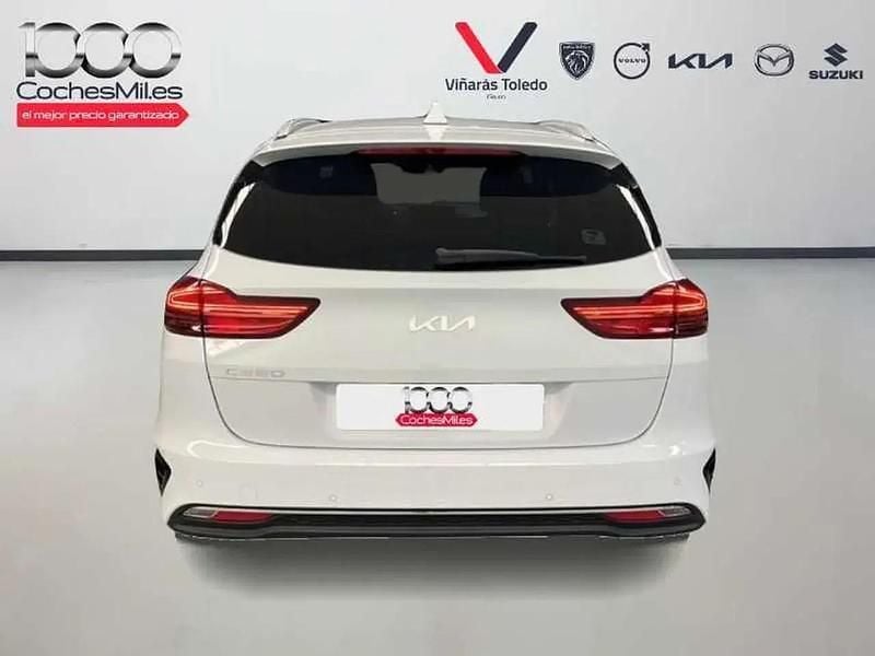 Begagnad Kia Ceed Style 100 HK (73 kW) 2025 Vit Halvkombi