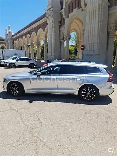 Usado Volvo V60 Momentum 150 CV (110 kW) 2021 Gris / plata Familiar