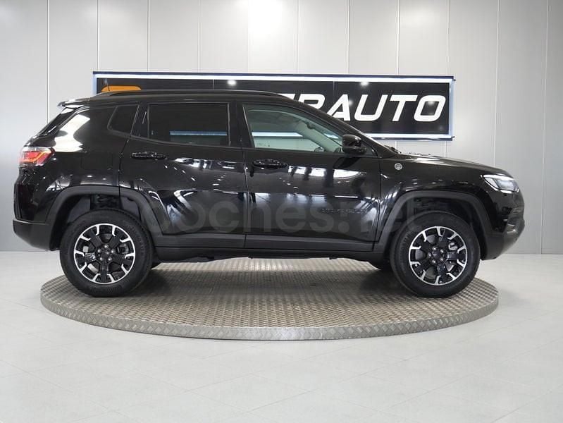 Usado Jeep Compass Trailhawk 241 CV (177 kW) 2022 Negro SUV