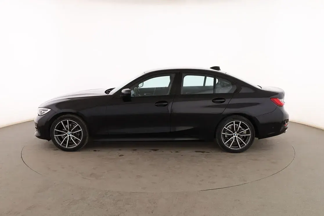 Usado BMW 318 Comfort Edition 150 CV (110 kW) 2019 Negro Berlina