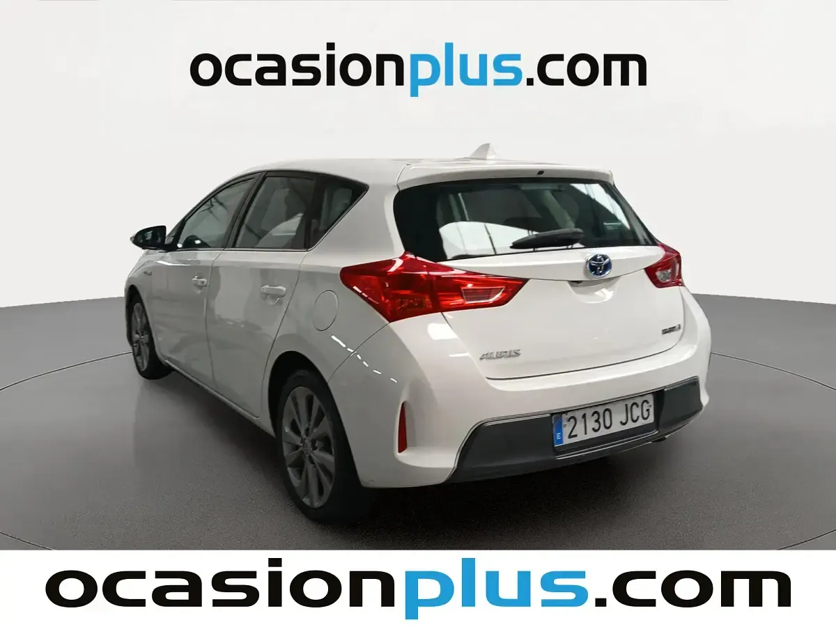 Usado Toyota Auris Hybrid Active 136 CV (100 kW) 2015 Blanco Utilitario
