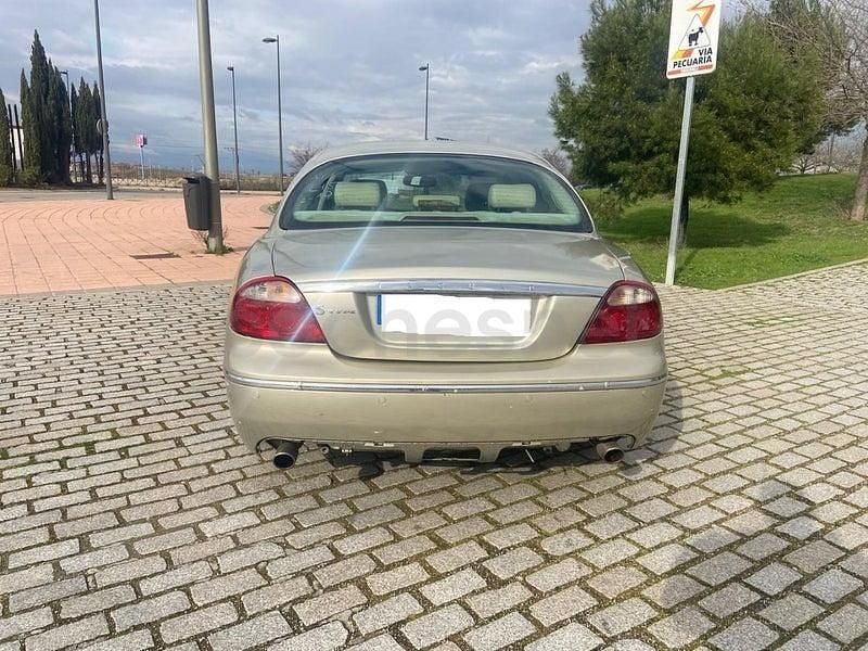 Usado Jaguar S-Type Executive 207 CV (152 kW) 2006 Beige Berlina