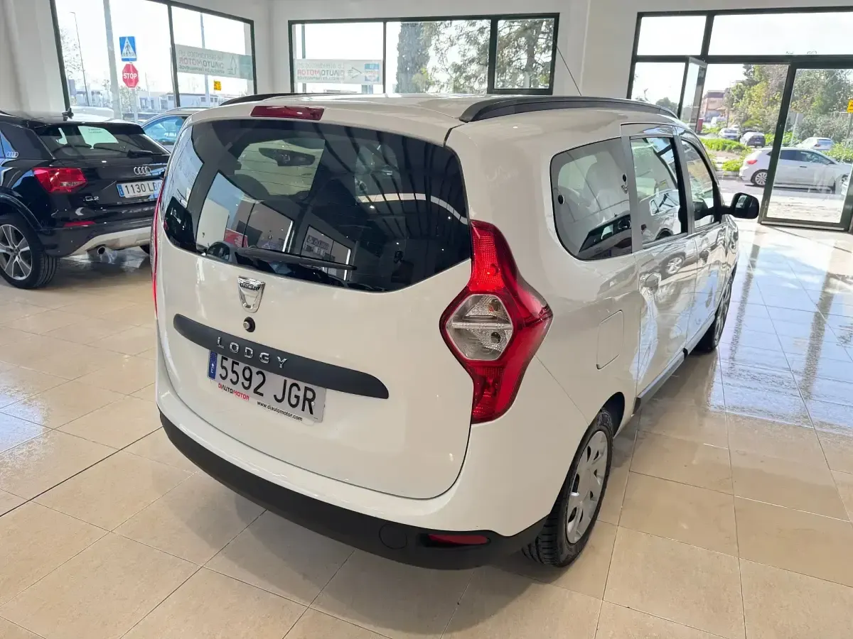 Usado Dacia Lodgy Ambiance 110 CV (80 kW) 2015 Blanco Monovolumen