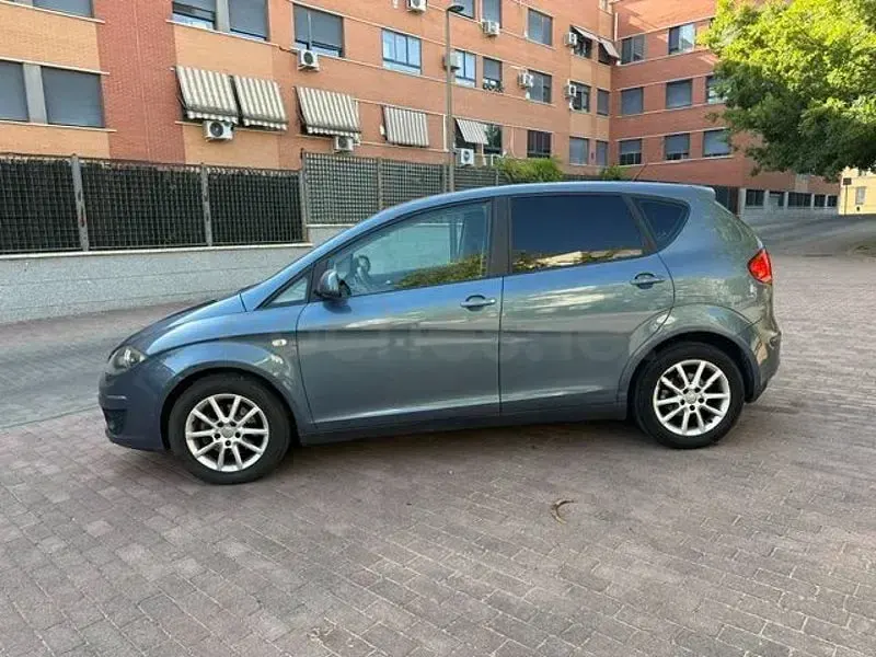 Usado Seat Altea Reference 105 CV (77 kW) 2011 Azul Monovolumen