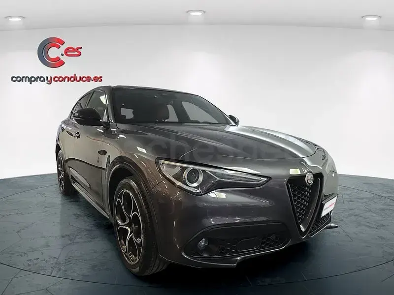 Usado Alfa Romeo Stelvio Veloce 210 CV (154 kW) 2022 Gris / plata SUV