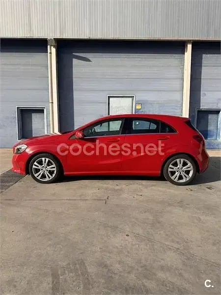 Usado Mercedes A180 Urban 122 CV (89 kW) 2016 Rojo Berlina