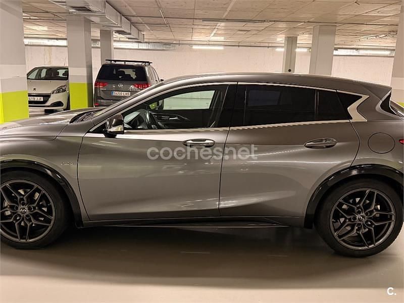 Usado Infiniti Q30 Sport Tech 170 CV (125 kW) 2017 Gris / plata Berlina