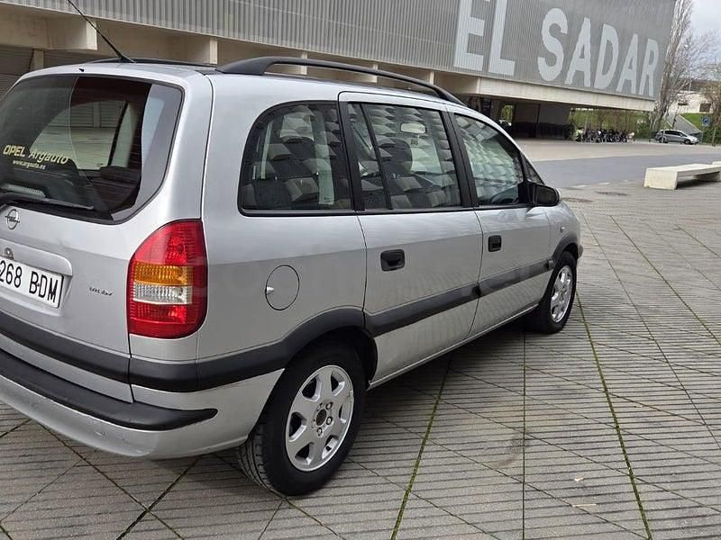 Usado Opel Zafira Comfort 100 CV (73 kW) 2001 Gris / plata Monovolumen
