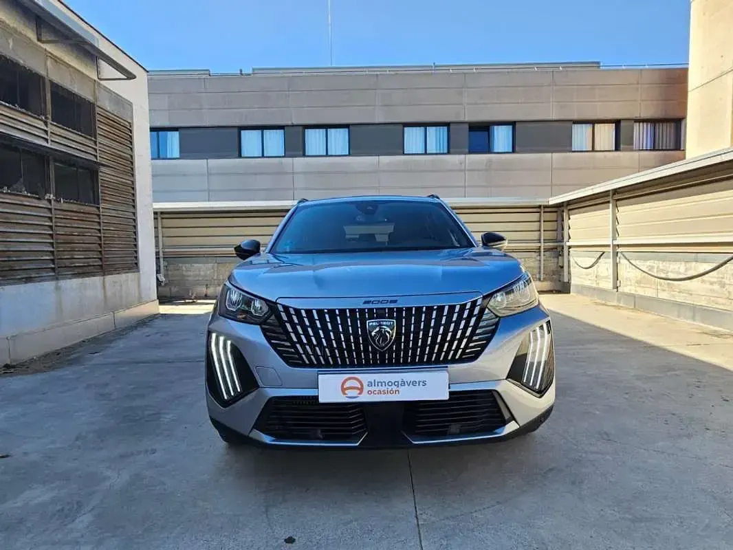 Usado Peugeot 2008 Allure 145 CV (106 kW) 2025 Gris SUV