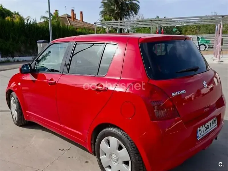Usado Suzuki Swift GL 92 CV (67 kW) 2007 Rojo Utilitario