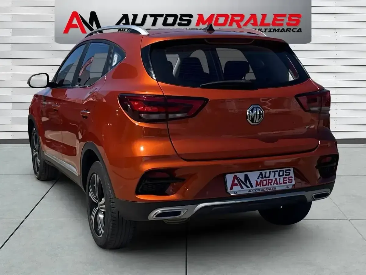 Usado MG ZS Comfort 106 CV (77 kW) 2022 Naranja Berlina