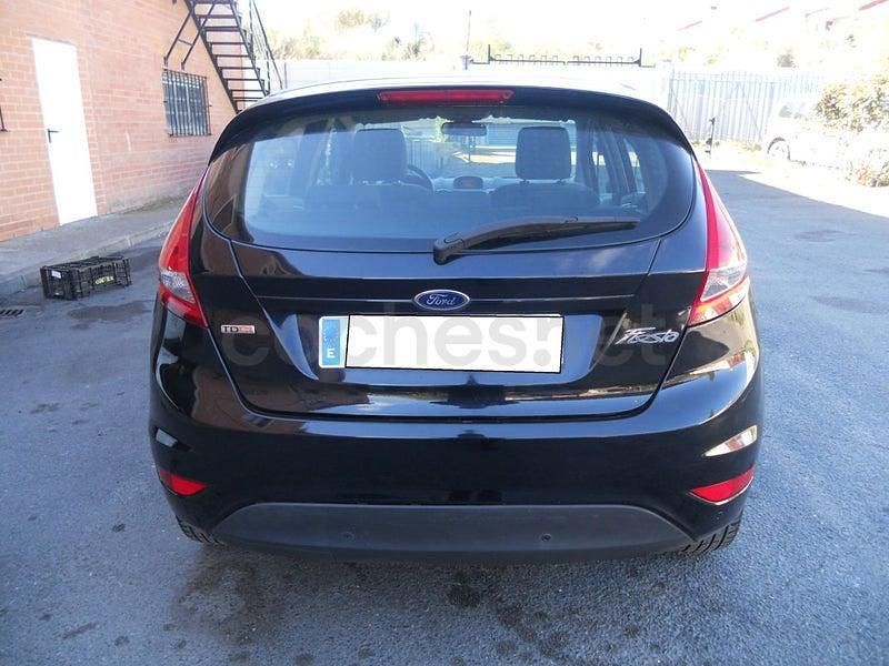 Usado Ford Fiesta Trend 90 CV (66 kW) 2009 Negro Utilitario