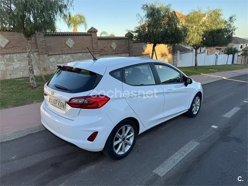 Blanco Usado 2018 Ford Fiesta Trend Utilitario | 7300 € (Super precio) - Imagen 1/4