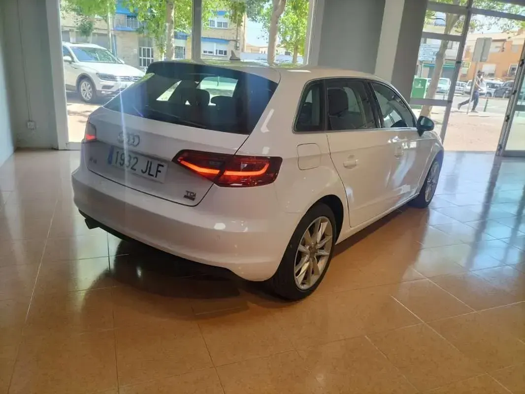 Usado Audi A3 Sportback Design 110 CV (80 kW) 2016 Blanco Utilitario