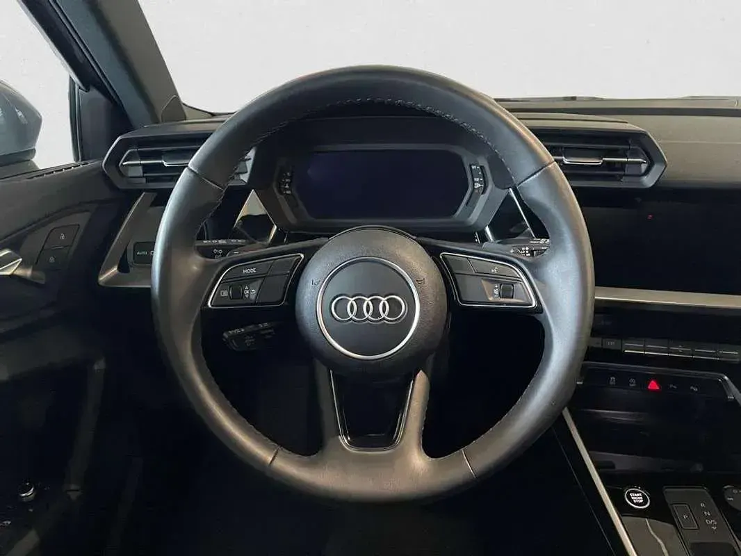 Usado Audi A3 Sportback Advanced 116 CV (85 kW) 2023 Plateado Utilitario