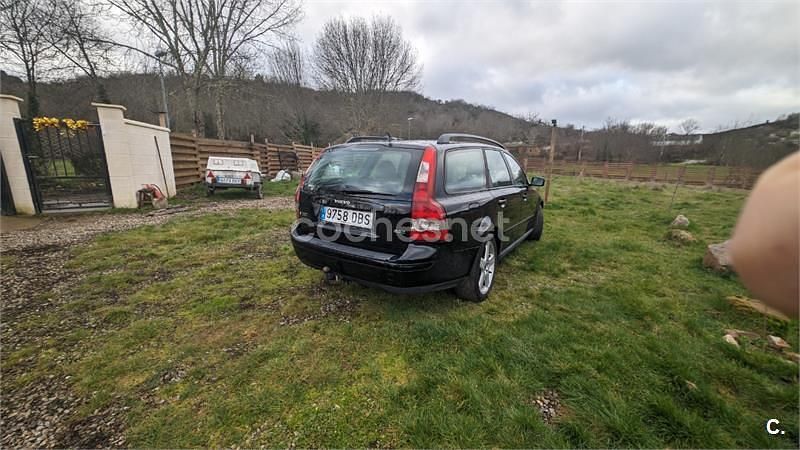 Usado Volvo V50 Summum 136 CV (100 kW) 2004 Negro Familiar