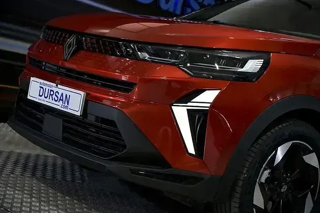 Usado Renault Captur Techno 140 CV (102 kW) 2024 Rojo SUV