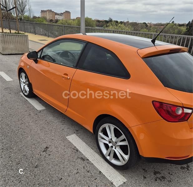 Usado Seat Ibiza SC Stylance 85 CV (62 kW) 2010 Naranja Utilitario