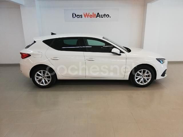 Usado Seat Leon Style 150 CV (110 kW) 2020 Blanco Berlina