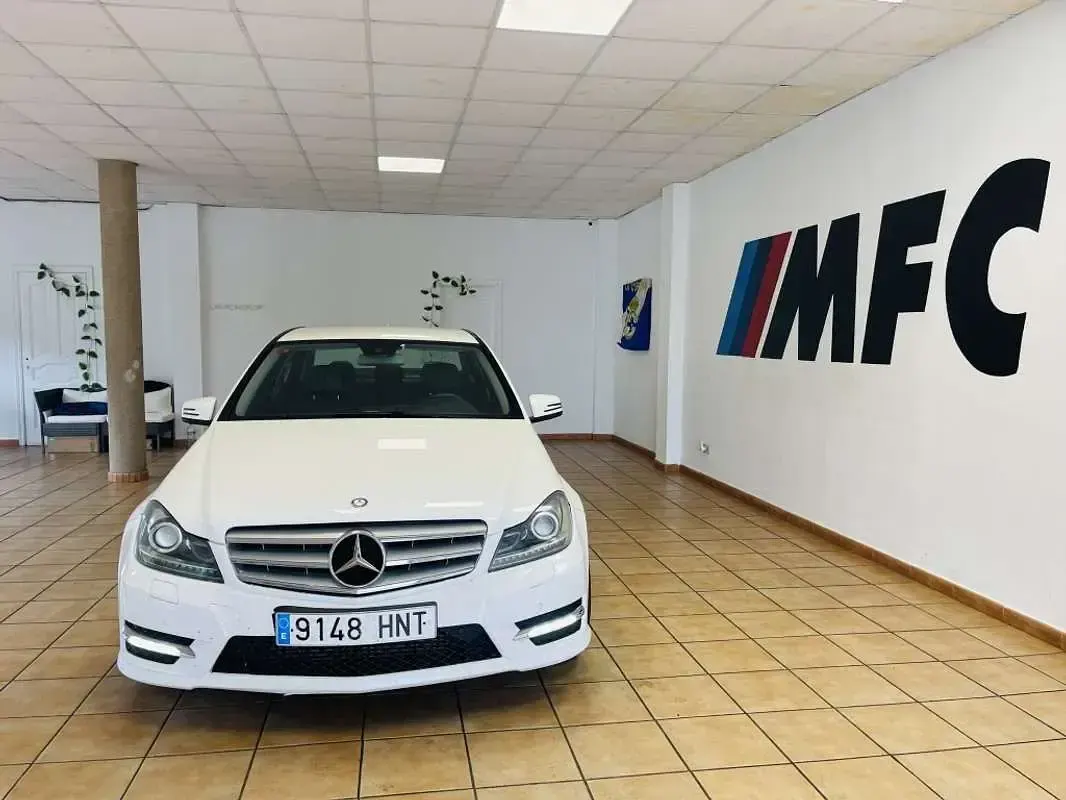 Usado Mercedes C200 AMG 136 CV (100 kW) 2013 Blanco Berlina