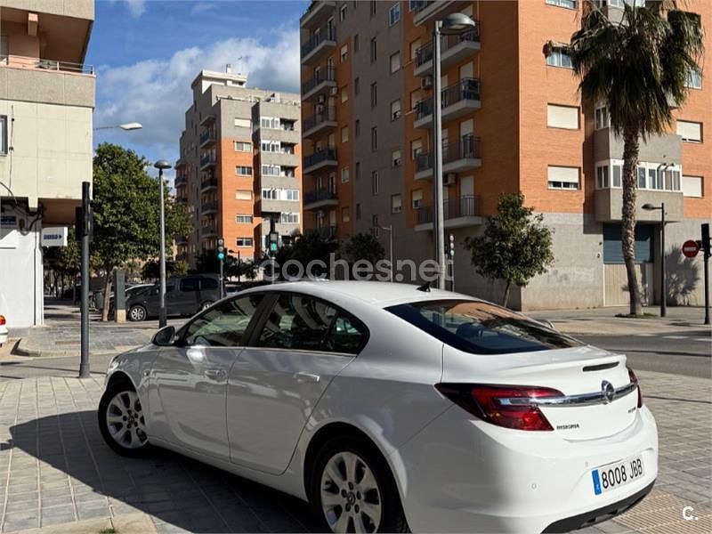 Usado Opel Insignia Selective 140 CV (102 kW) 2014 Blanco Berlina