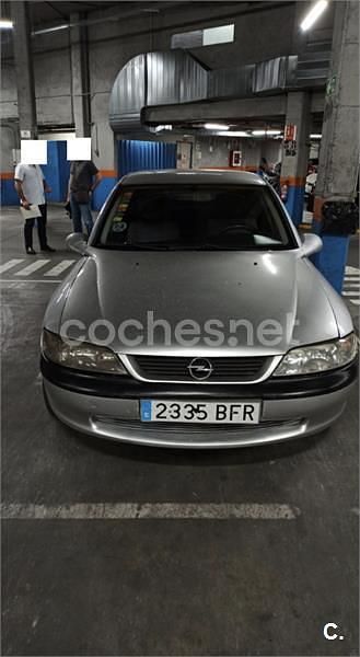 Gris / plata Usado 2001 Opel Vectra Sport Berlina | 2500 € - Imagen 1/4
