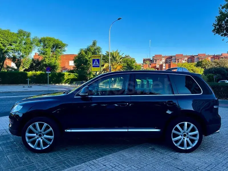 Usado VW Touareg 240 CV (176 kW) 2008 Negro SUV