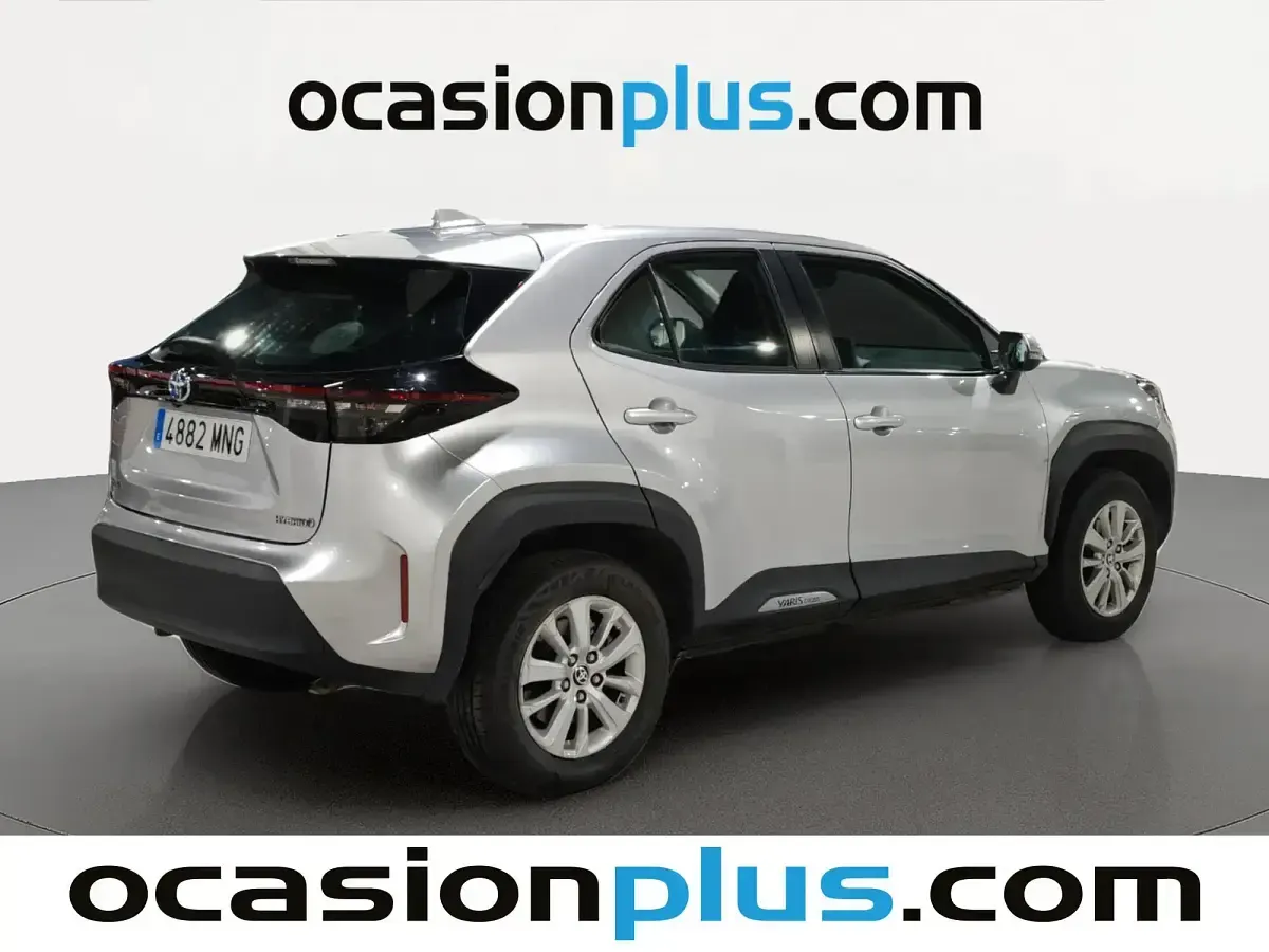 Usado Toyota Yaris Cross Business Edition 116 CV (85 kW) 2024 Gris SUV