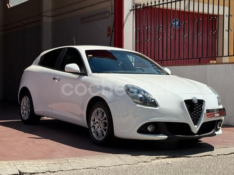 Usado Alfa Romeo Giulietta Super 120 CV (88 kW) 2018 Blanco Berlina