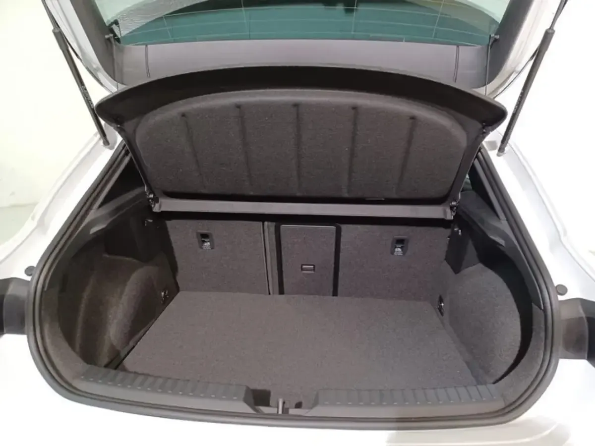 Usado Seat Leon FR 204 CV (150 kW) 2024 Blanco Utilitario