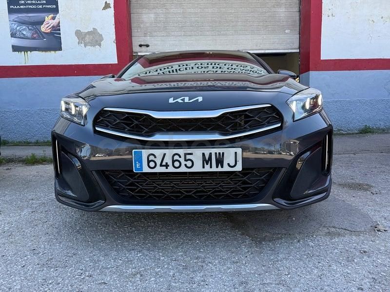 Usado Kia XCeed 120 CV (88 kW) 2024 Gris / plata SUV