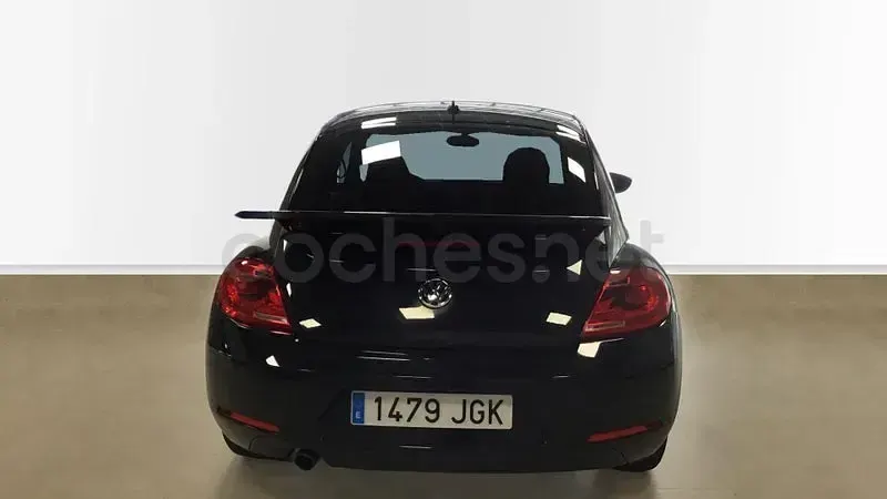 Usado VW Beetle Design 105 CV (77 kW) 2015 Negro Utilitario