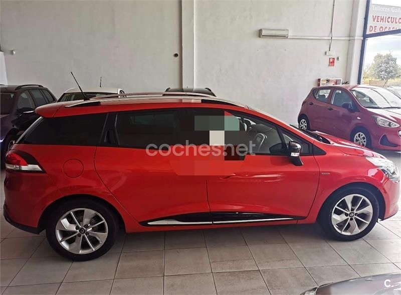 Usado Renault Clio GrandTour LIMITED 90 CV (66 kW) 2016 Rojo Familiar