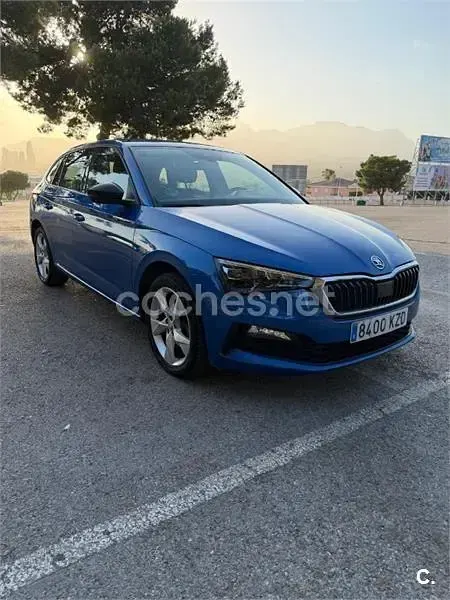 Usado Skoda Scala Sport 115 CV (84 kW) 2019 Azul Utilitario