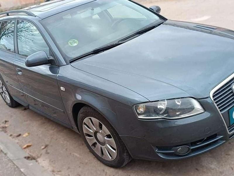 Usado Audi A4 Premium 140 HP (102 kW) 2006 Cinzento Carrinha