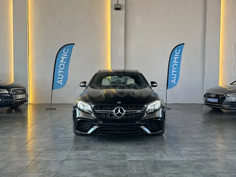 Usado Mercedes E63 AMG 571 CV (419 kW) 2019 Negro Familiar