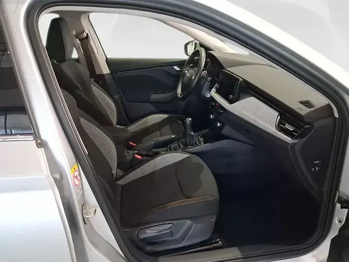 Usado Skoda Scala Selection 115 CV (84 kW) 2025 Gris plata Utilitario
