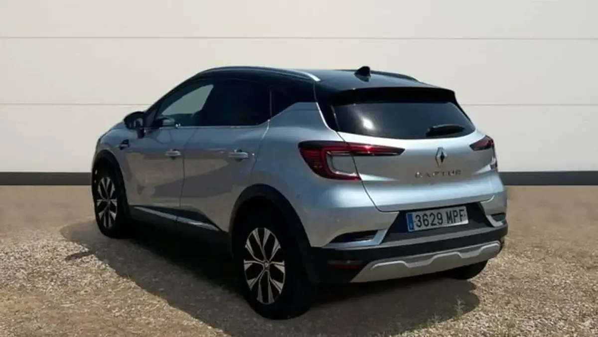 Usado Renault Captur Techno 90 CV (66 kW) 2024 Gris SUV