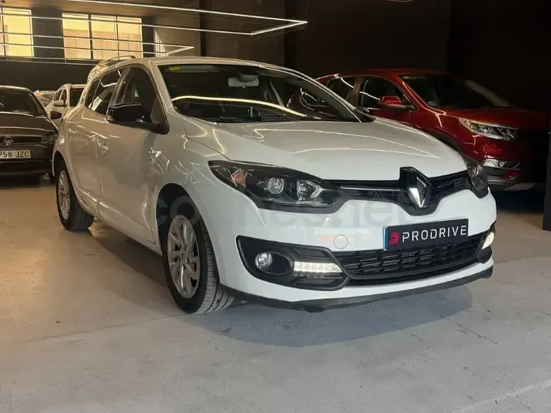 Usado Renault Mégane LIMITED 115 CV (84 kW) 2015 Blanco Berlina