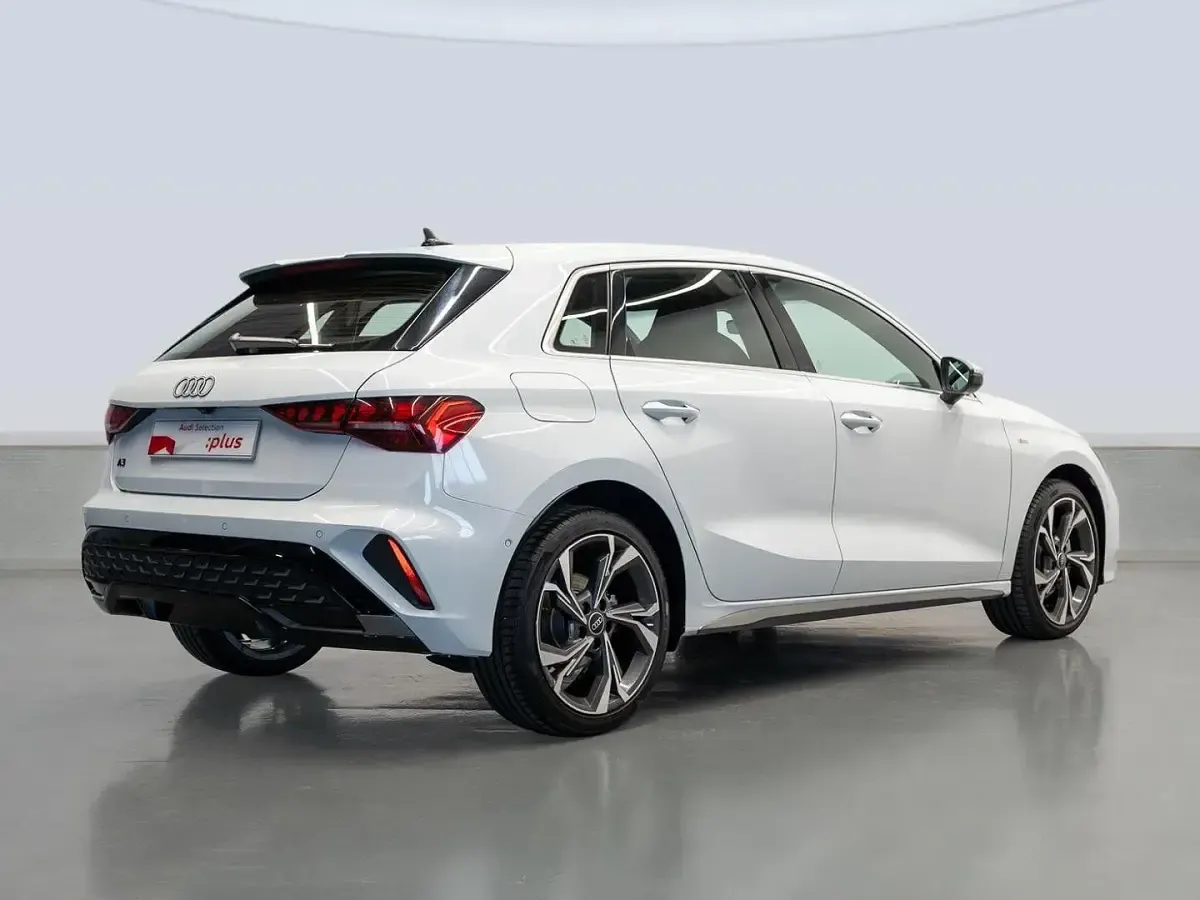 Usado Audi A3 Sportback e-tron S-Line 204 CV (150 kW) 2025 Blanco Utilitario