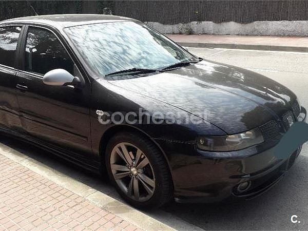 Usado Seat Leon FR 150 CV (110 kW) 2005 Negro Utilitario