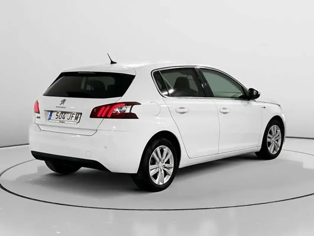 Usado Peugeot 308 Access 110 CV (80 kW) 2015 Blanco Utilitario