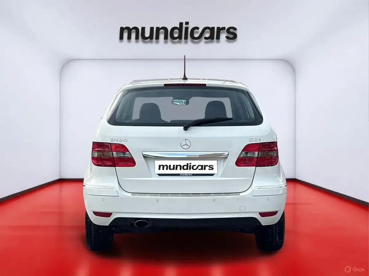 Usado Mercedes B180 109 CV (80 kW) 2011 Blanco Monovolumen